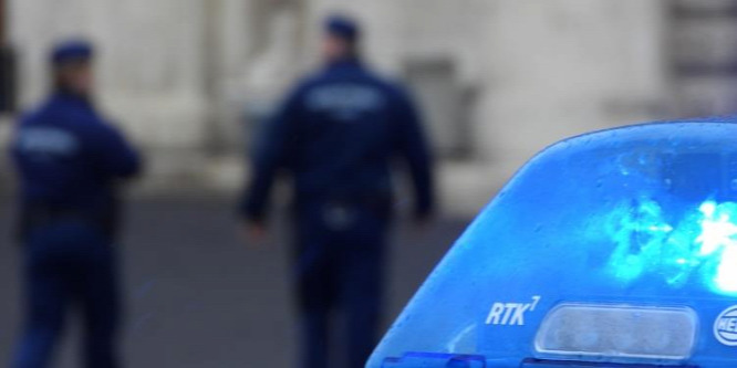 Mozgáskorlátozott nyugdíjast rabolt ki egy háromtagú bűnbanda