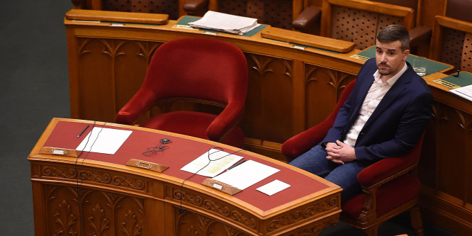 A hatmilliós Jakab Péter folytatja, a kisembert játszva turnézza körbe a sajtót