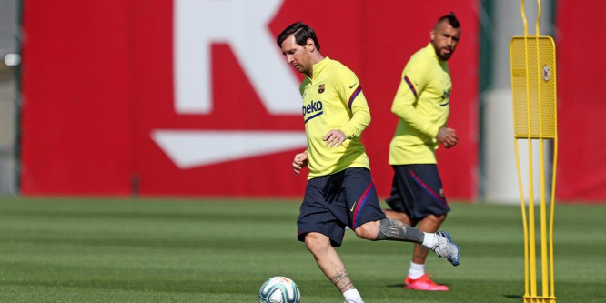 Lionel Messi még a csapattársait is ámulatba ejti - videó