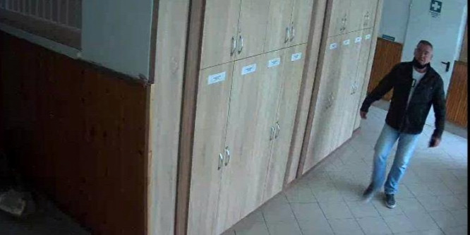 Ez a férfi egy tiszaújvárosi óvodából lopta el a dolgozók adatait - fotó
