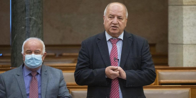 A koronavírus elleni védekezés egyetlen lépését sem támogatta a baloldal, viszont készítettek egy botrányos kamuvideót