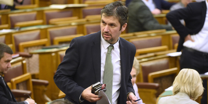 Az egyik baloldali propagandalap újságírójának a férje Hadházy Ákos alapítványának kurátora