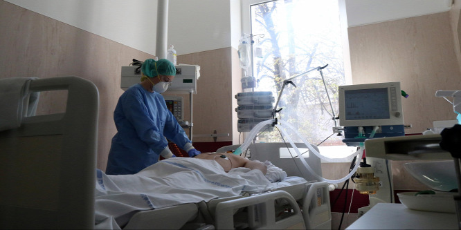Minden intenzív terápiás szakvizsgával rendelkező ember ért a lélegeztetőgépekhez