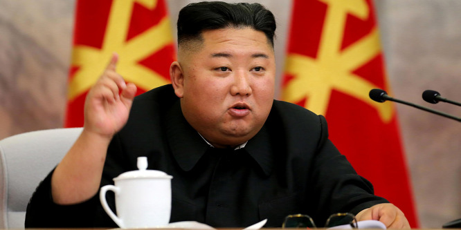 Lebukott Észak-Korea vezetője: az országban éhínség tombol, ő pedig luxusjachton nyaral