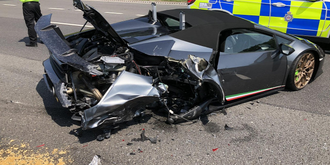 20 perc alatt törte össze az új Lamborghinijét
