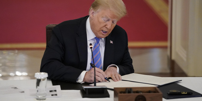 Az amerikai elnök a gazdaságot támogató rendeleteket írt alá