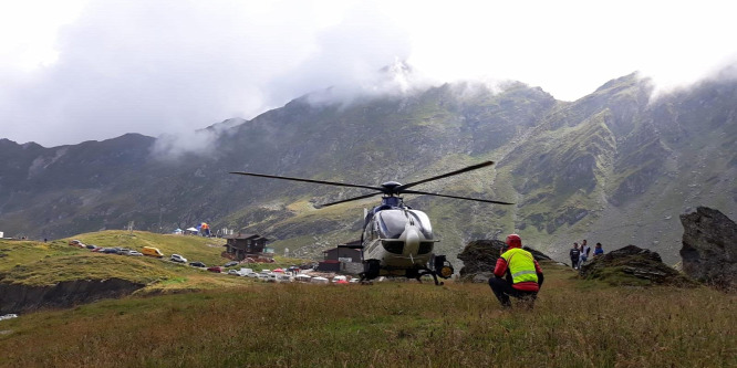 Helikopterrel mentettek egy turistát, aki medvével találkozott