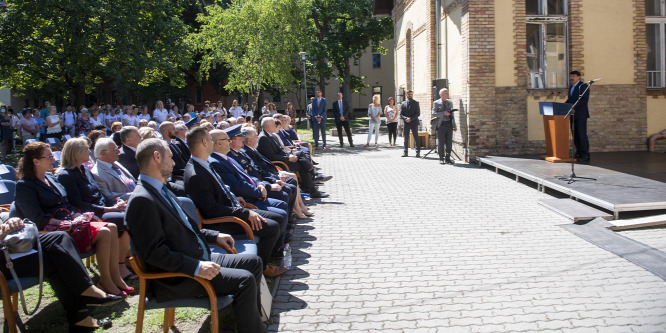 Áder János: Magyarország tisztelettel adózik az egészségügyi dolgozók teljesítményének