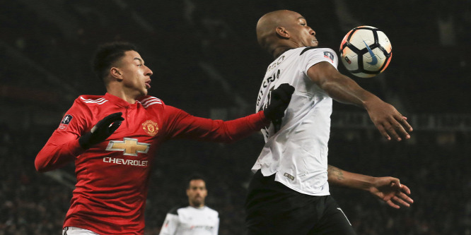 Megkéselték a Manchester United legendájának csapattársát