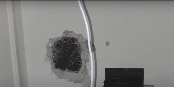 A falat áttörve fosztott ki budapesti dohányboltokat két férfi - videó
