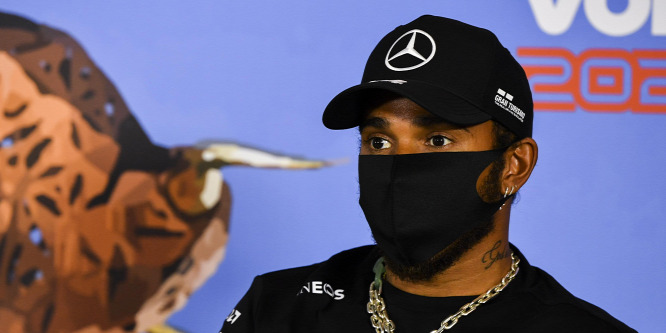Hamilton szerződést hosszabbíthat, évente 15 milliárd forintot kereshet