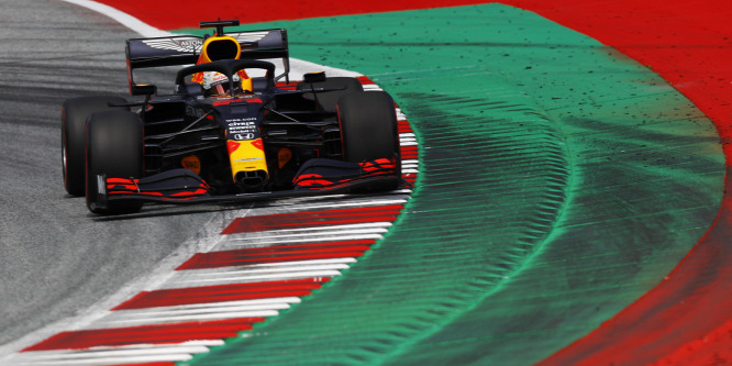 Verstappen a melegben és a többiek problémáiban bízik