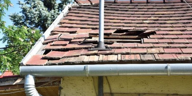 A tetőn keresztül tört be egy férfi a kisbéri kocsmába