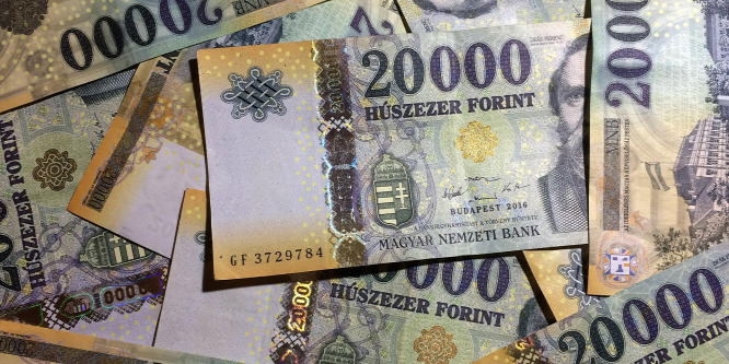 Kilenc nyugdíjast fosztott ki egy hattagú banda Pécsett