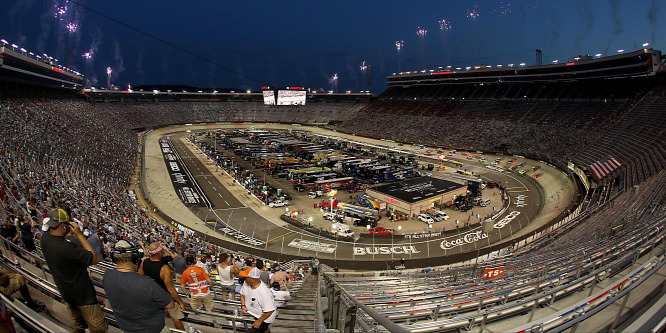 Húszezer szurkoló jött össze a NASCAR-bemutatóra Tennessee-ben