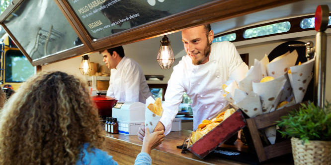 Görög, olasz, spanyol és amerikai városokba repítenek a street foodok
