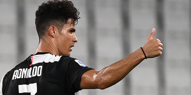 Gitárra cserélte a labdát: rocksztár lett Cristiano Ronaldo - videó
