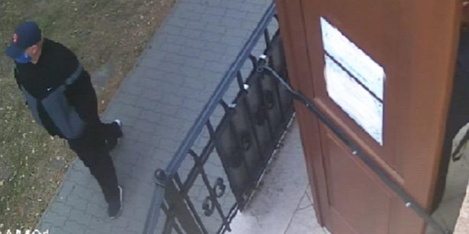 Fegyverrel rabolt ki egy férfi egy komáromi dohányboltot