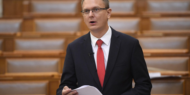 A barna és a vörös diktatúra is családellenes volt