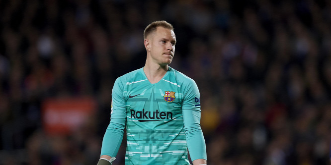Lehet, hogy műteni kell a Barcelona kapusát