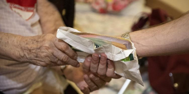 Több milliót csalt ki egy nyugdíjastól egy férfi Budapesten