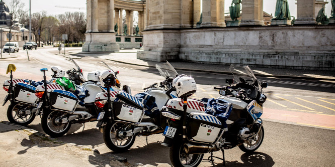 Terhes nőnek segítettek kórházba jutni budapesti motoros rendőrök
