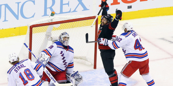 A Carolina győzelmével kezdődtek az NHL-rájátszás selejtezői