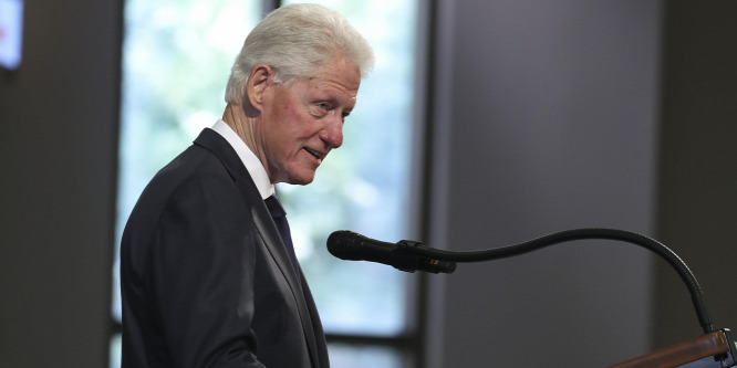 Két fiatal lánnyal látták Bill Clintont Epstein pedofil szigetén