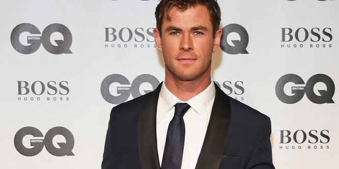 Így ugratta Chris Hemsworth születésnapos barátját: nyilvánosan tréfálkozott vele