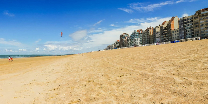 Ebben a belga városban nem lehet csak úgy besétálni a strandra