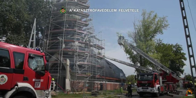 Hatalmas lángokkal égett a pesterzsébeti Makovecz-templom - videó