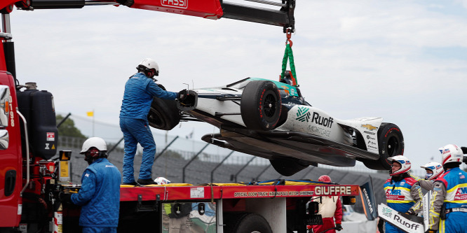 Alonso az első, aki balesetet szenvedett az Indy 500 edzésén