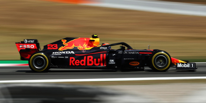 A Red Bull bízik Newey-ban, kitart az autó koncepciója mellett