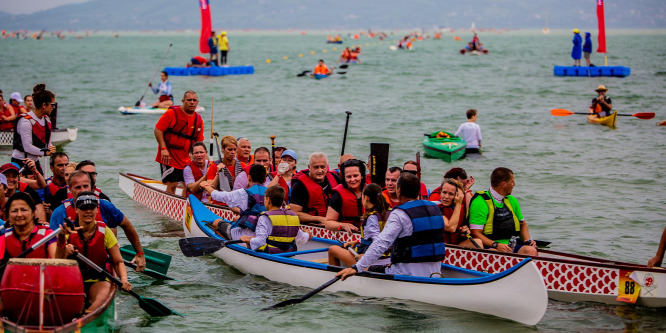 A szakadó eső sem tudta elmosni a Balaton-átevezést