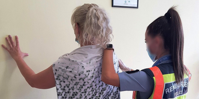 Elfogtak egy körözés alatt álló magyar nőt a debreceni reptéren