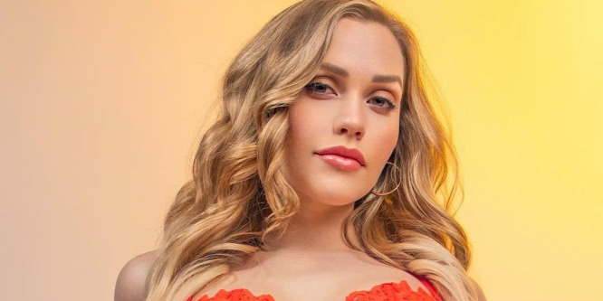 Frissen plasztikáztatott melleivel villog a népszerű pornós, Mia Malkova - Fotók