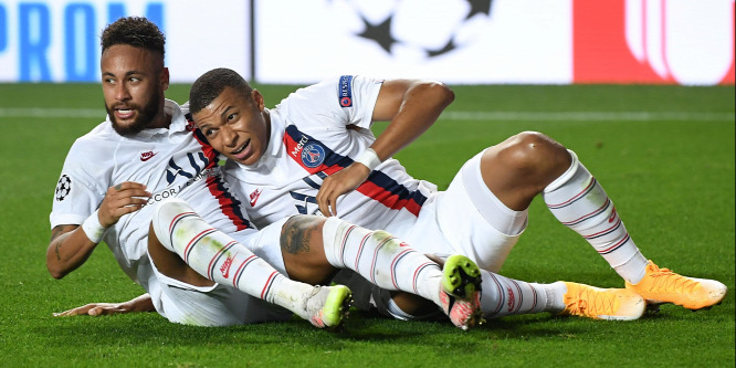 Neymar és Mbappé utazás közben is nagyokat buliznak - videó