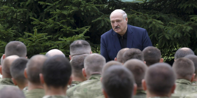 Alekszandr Lukasenko leváltotta a KGB és a nemzetbiztonsági tanács vezetőjét