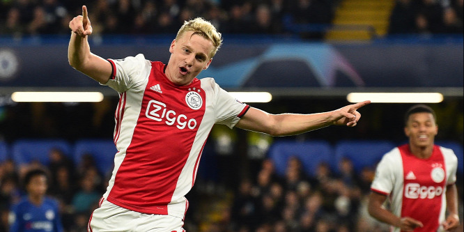 Elképesztő, hogy búcsúztak a holland sztártól az Ajax szurkolói - videó