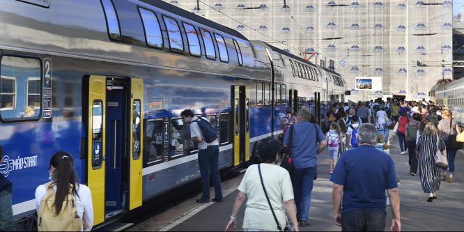 Mától újra közlekedik az emeletes KISS motorvonat a váci vasútvonalon