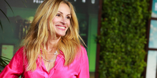 Először jelent meg a vörös szőnyegen Julia Roberts 16 éves lánya - videó
