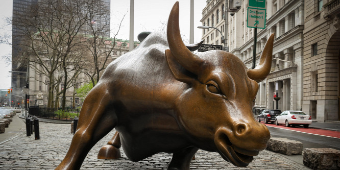 Évtizedek óta nem látott erős hónap volt a Wall Streeten és Londonban