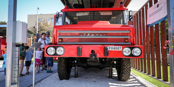 Tűzoltó-Trabant, gőzhajtású fecskendő és Csepel teherautó
