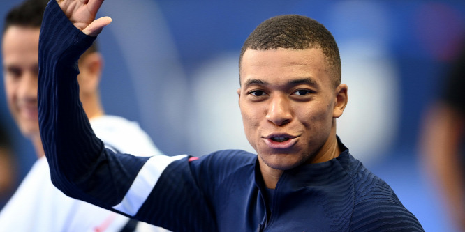 Mbappé nehezen viselte, hogy elrontották a frizuráját - videó