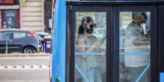 Kigyulladt egy busz ma reggel Óbudán
