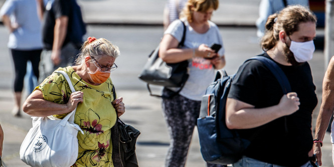 Jelentősen csökkent a szabálytalanságok száma, de szigorúan ellenőrzik a maszkviselést