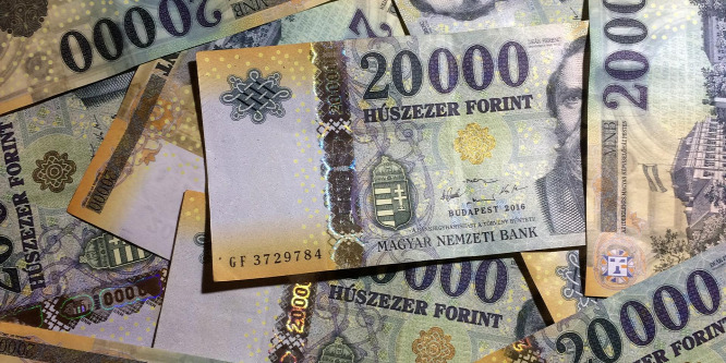 Megvesztegetést ígértek a NAV-nál, a pénzt ellopták