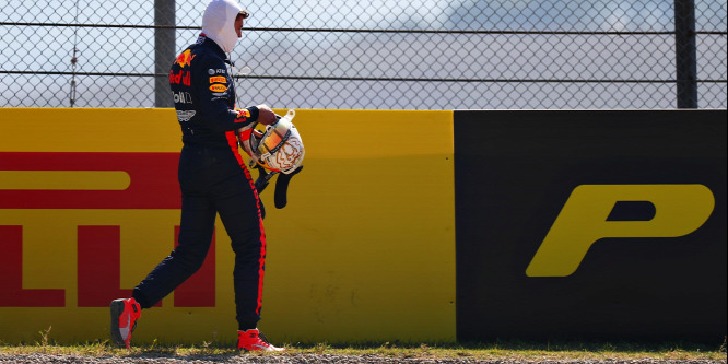 A Red Bull le fog ülni beszélni a dühös Verstappennel