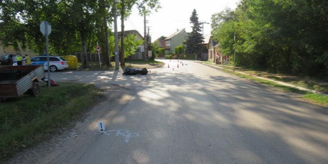 Elütötte a motorost, majd elhajtott