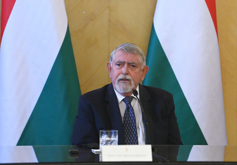 Kásler Miklós: Van elég kórházi ágy, van elég intenzív terápiás ágy, van elég szakszemélyzet Kásler Miklós: Van elég kórházi ágy, van elég intenzív terápiás ágy, van elég szakszemélyzet